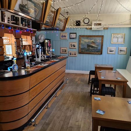 Отель The Hope And Anchor Goodwick Экстерьер фото