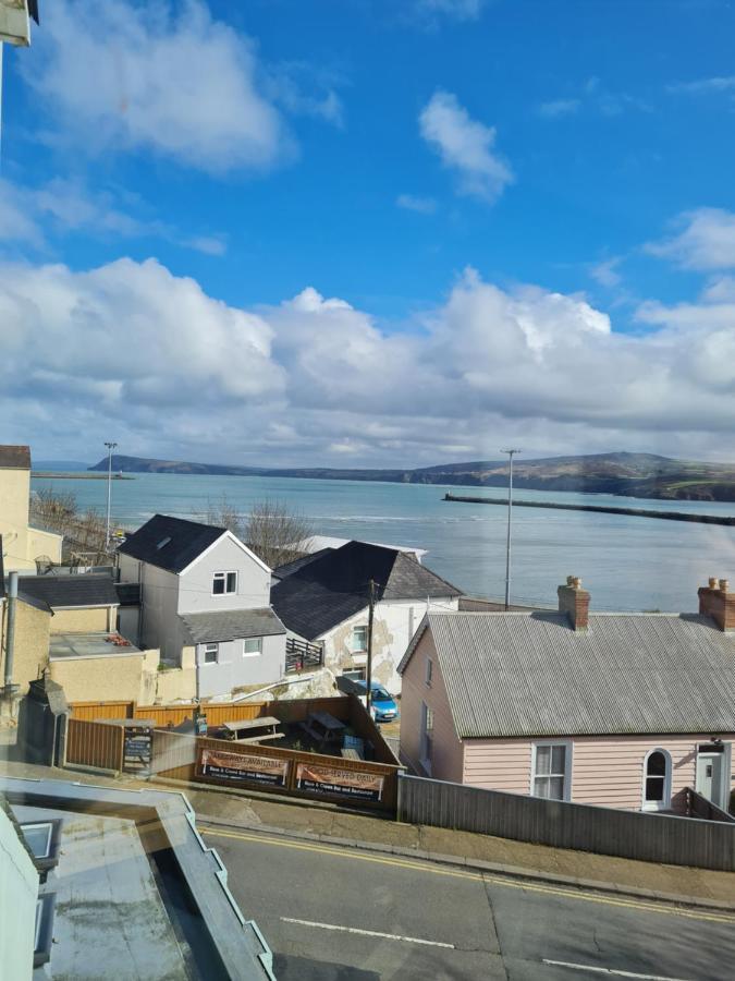 Отель The Hope And Anchor Goodwick Экстерьер фото