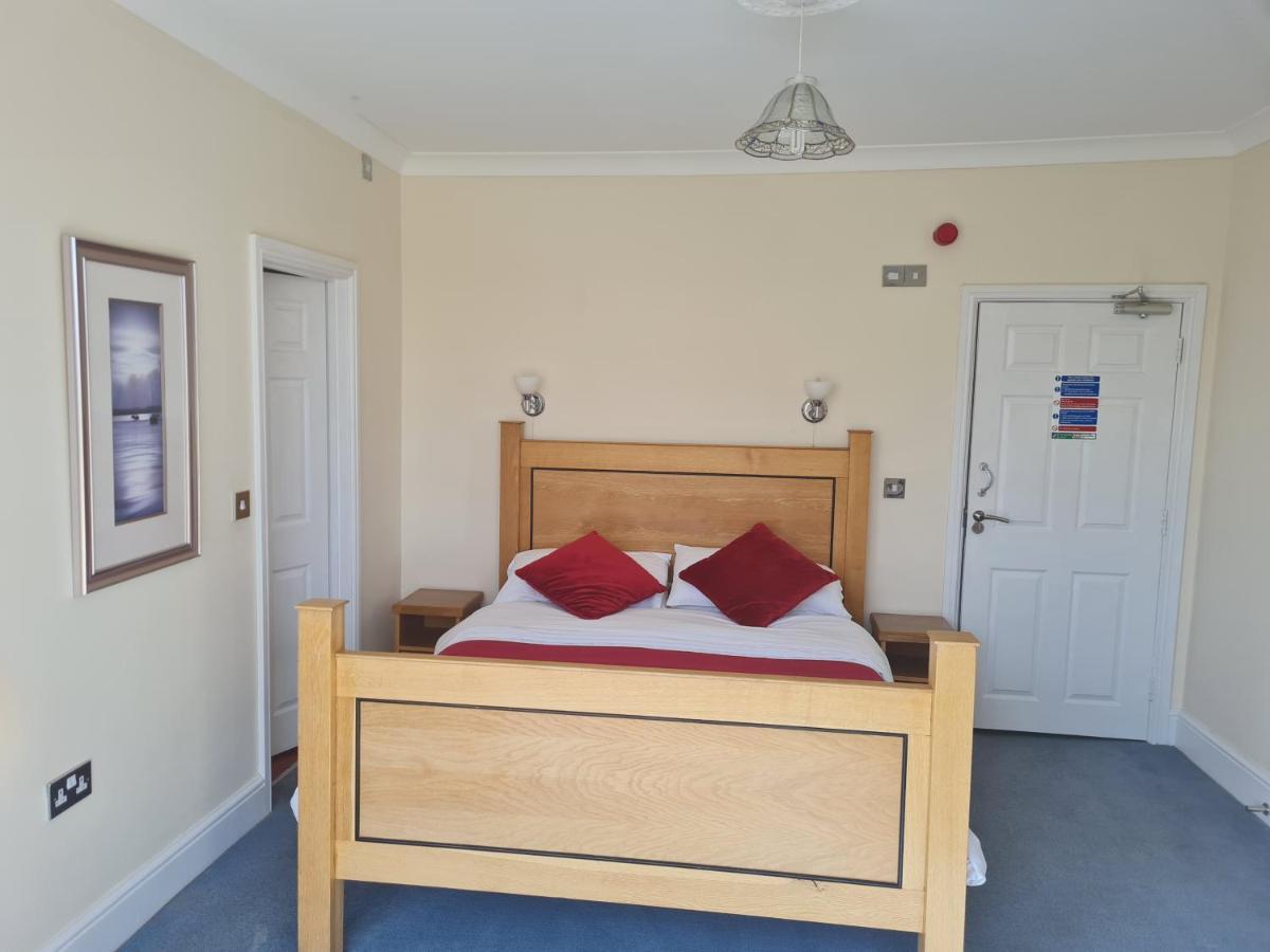 Отель The Hope And Anchor Goodwick Экстерьер фото