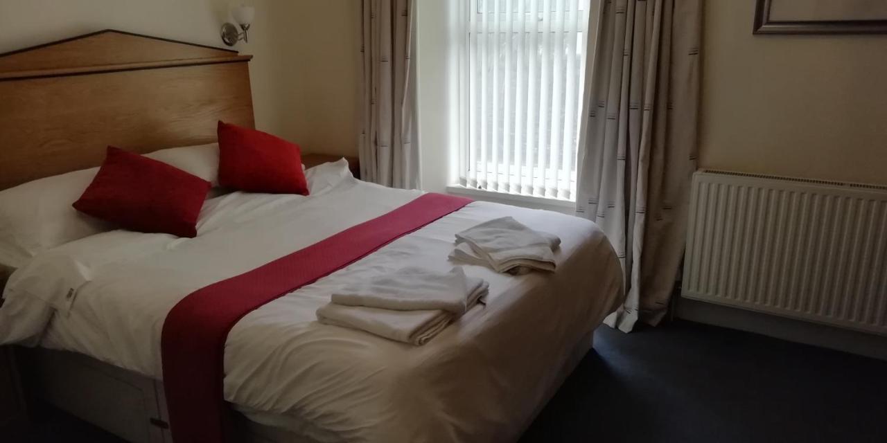 Отель The Hope And Anchor Goodwick Экстерьер фото
